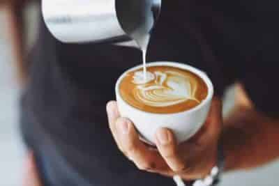 Espresso VS Pour Over Coffee: ¿Cuál es mejor y qué es diferente?