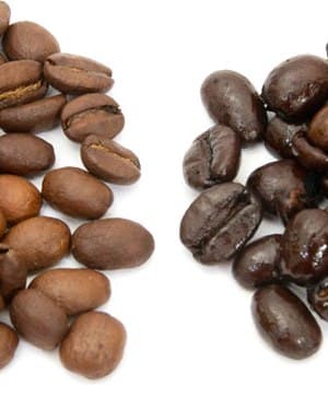 La diferencia entre café tostado claro y oscuro