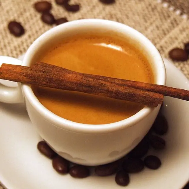 Cómo hacer que la canela se disuelva en tu café