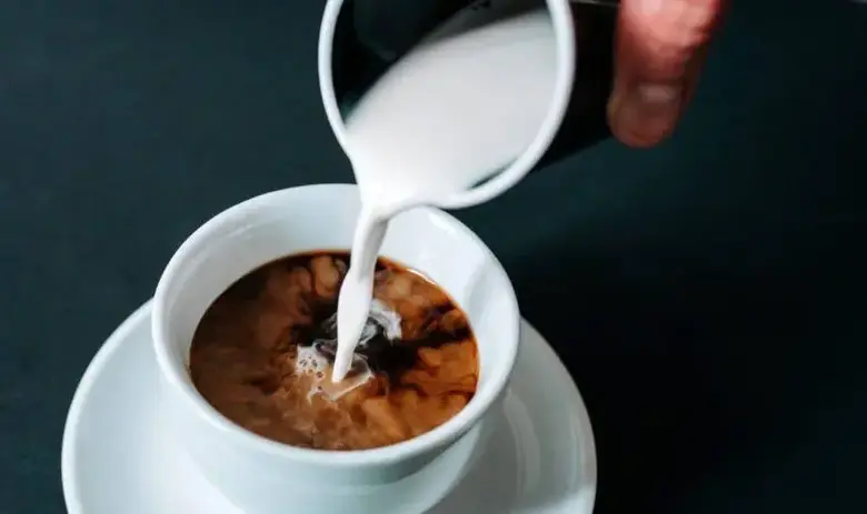 Cómo mantener fría la crema para café