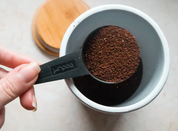 ¿Cuántos granos de café hay en una cucharada?