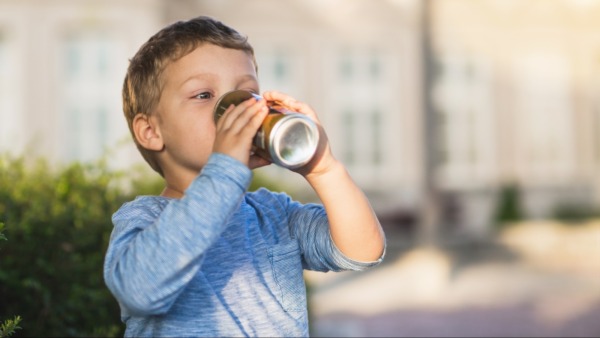 ¿Deberían los niños poder comprar bebidas energéticas?  Datos de salud y seguridad