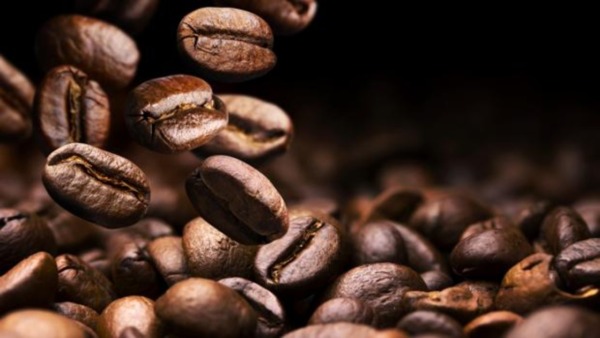 ¿Está bien mezclar café oscuro y tostado medio?