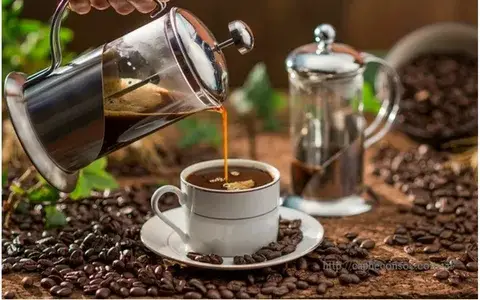 Las mejores formas de eliminar la paja de los granos de café tostados