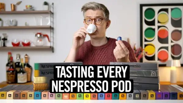 James Hoffman revisando las cápsulas Nespresso