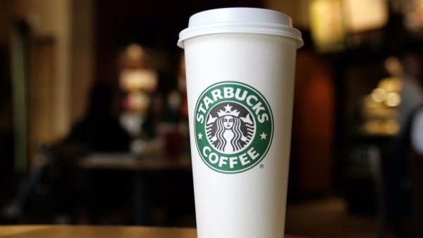 ¿Los refrescos de Starbucks tienen cafeína?  (La verdad no contada)